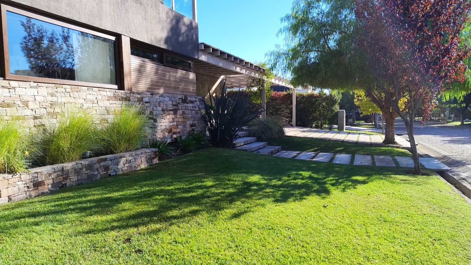 Casa en venta c/ cochera en Mayor Drummond - foto 2