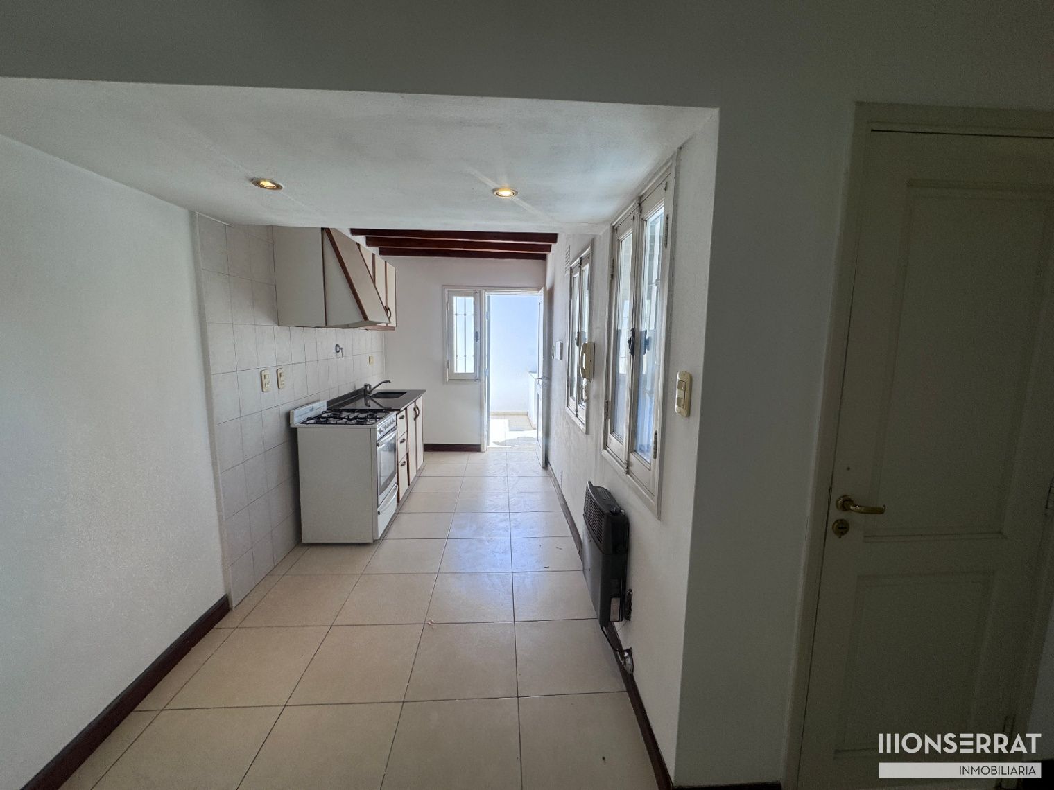 Apto crédito! Departamento tipo casita en Barrio Bancario, Godoy Cruz. - foto 2