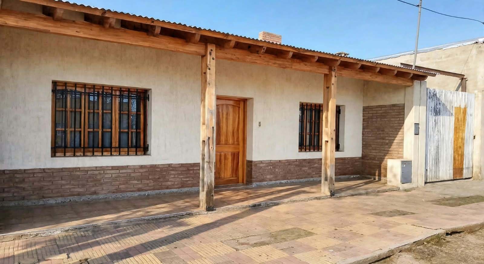 Casa en venta 4 habitaciones c/ cochera en San Rafael, a 100 m de Av. Ballofet - foto 1