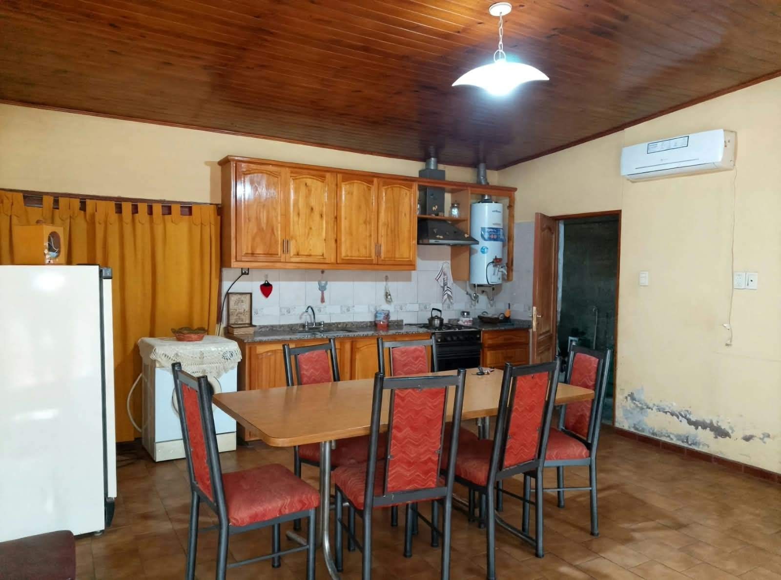 Casa en venta 4 habitaciones c/ cochera en San Rafael, a 100 m de Av. Ballofet - foto 3