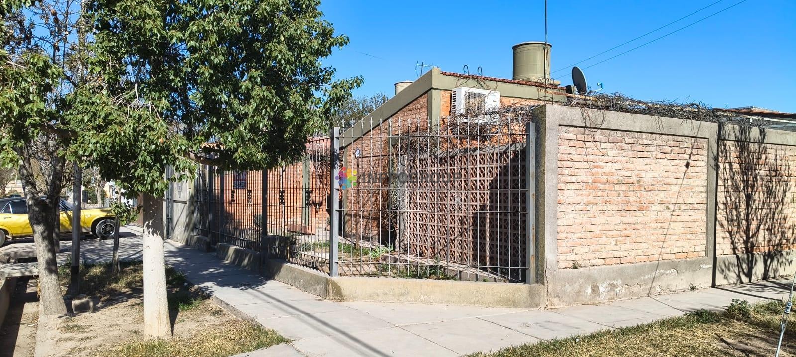 Casa en venta c/ cochera en San Martín - foto 1