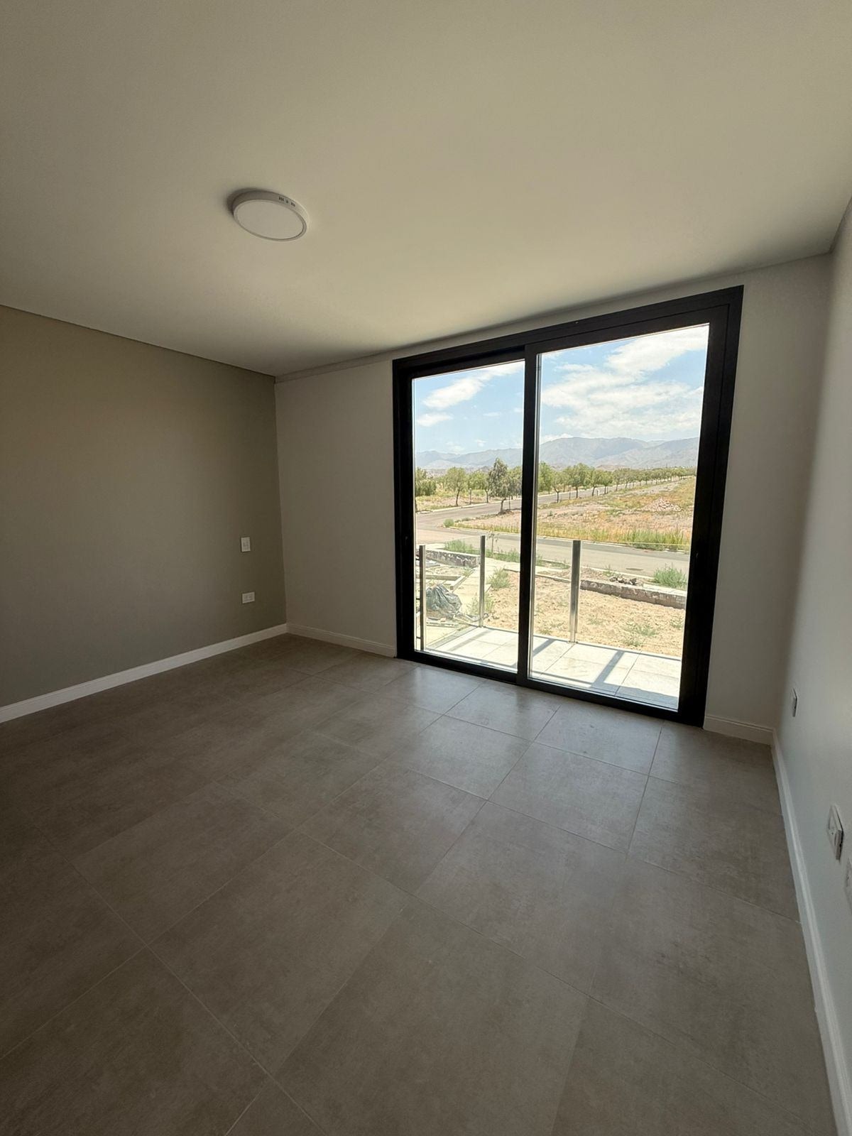 Dúplex a estrenar 3 dormitorios con suite en planta baja en Dalvian - foto 5