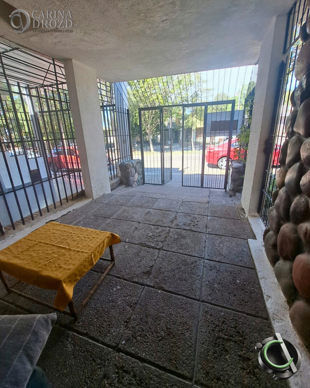 Casa en venta c/ cochera en Villa Hipódromo - foto 2