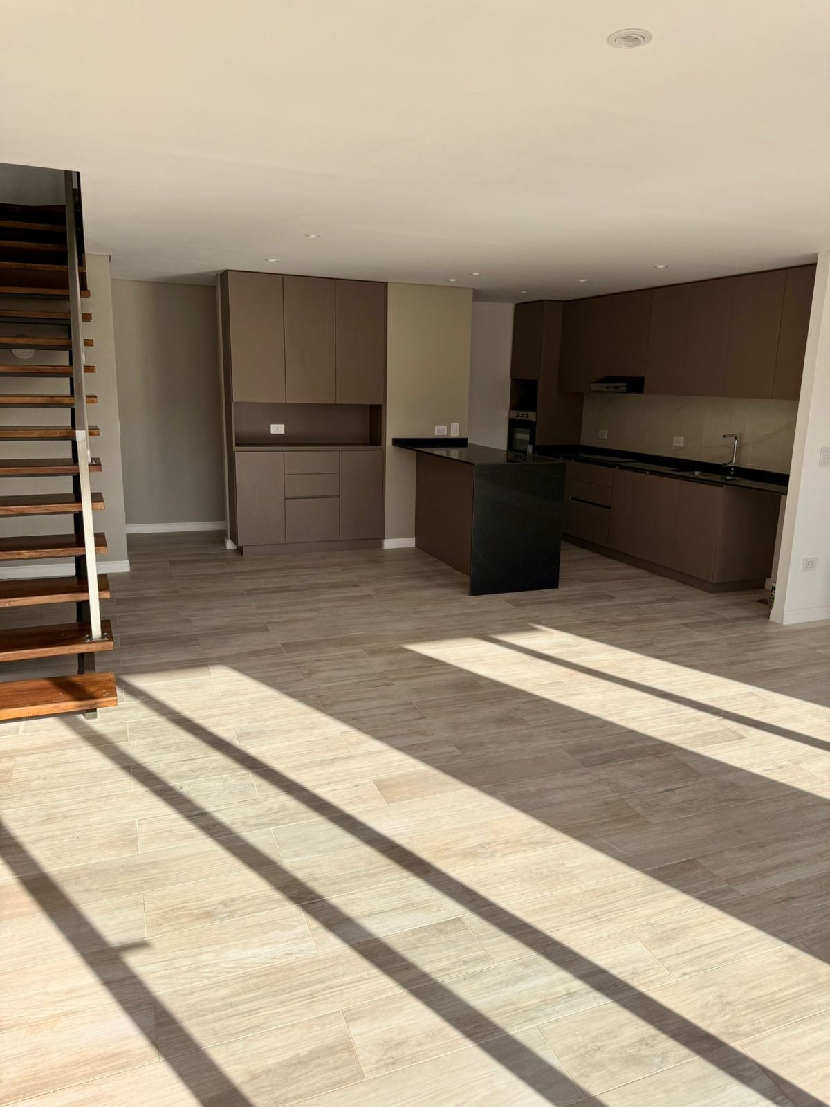 Dúplex a estrenar 3 dormitorios con suite en planta baja en Dalvian - foto 1