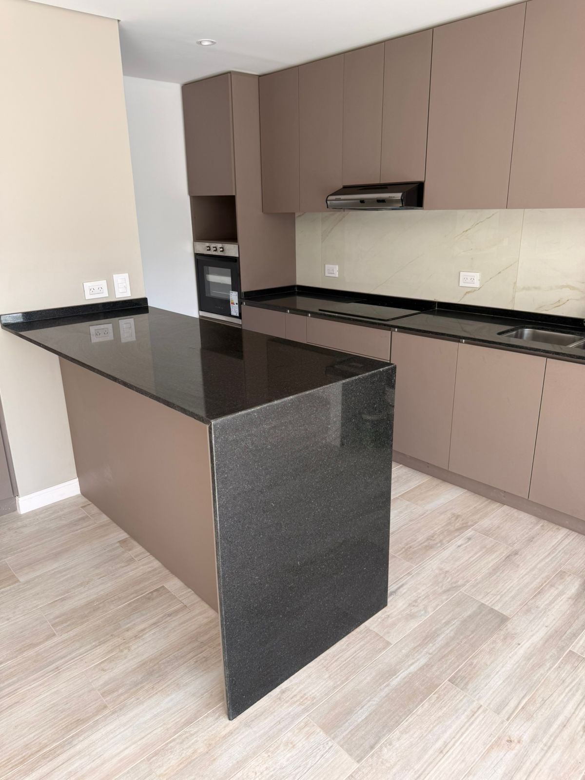 Dúplex a estrenar 3 dormitorios con suite en planta baja en Dalvian - foto 3