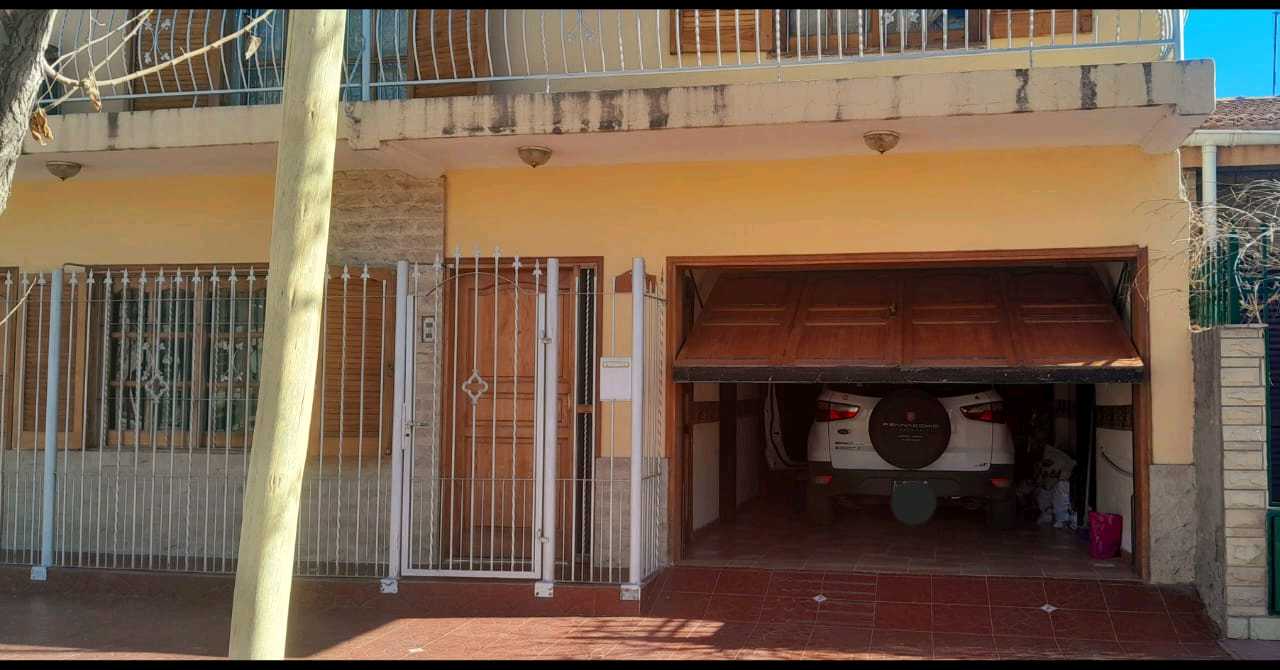 VENTA DE CASA CONFORTABLE CON QUINCHO Y PILETA, RIVADAVIA (CENTRO) - foto 2