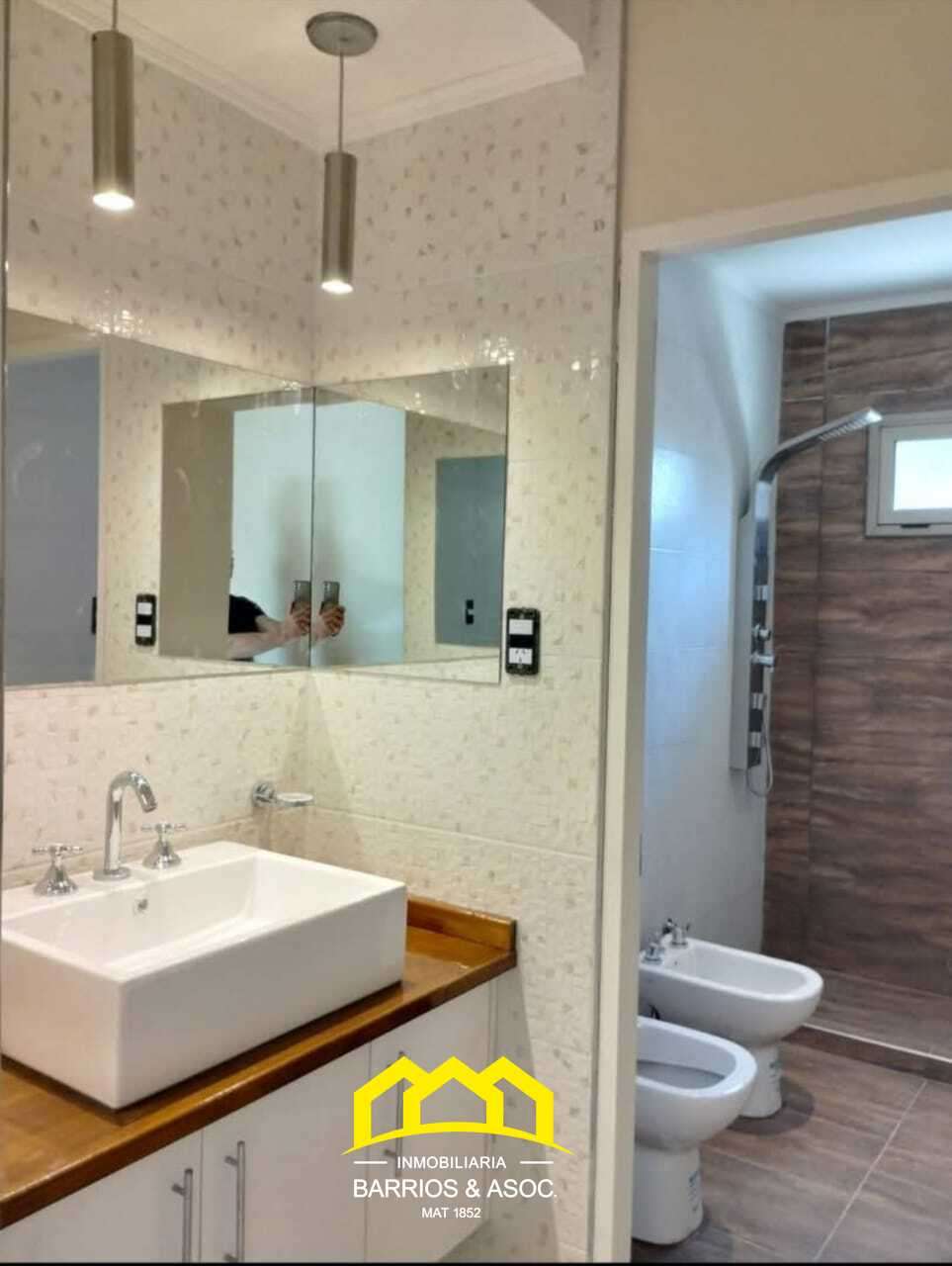 Casa en venta c/ cochera en San Rafael - foto 2