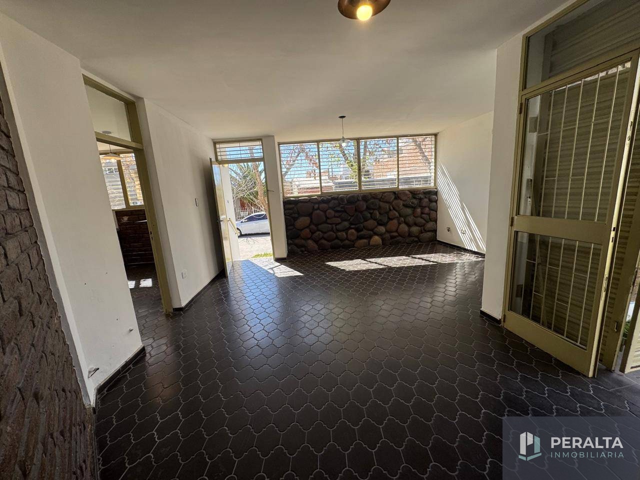 Casa en venta c/ cochera en Godoy Cruz - foto 1