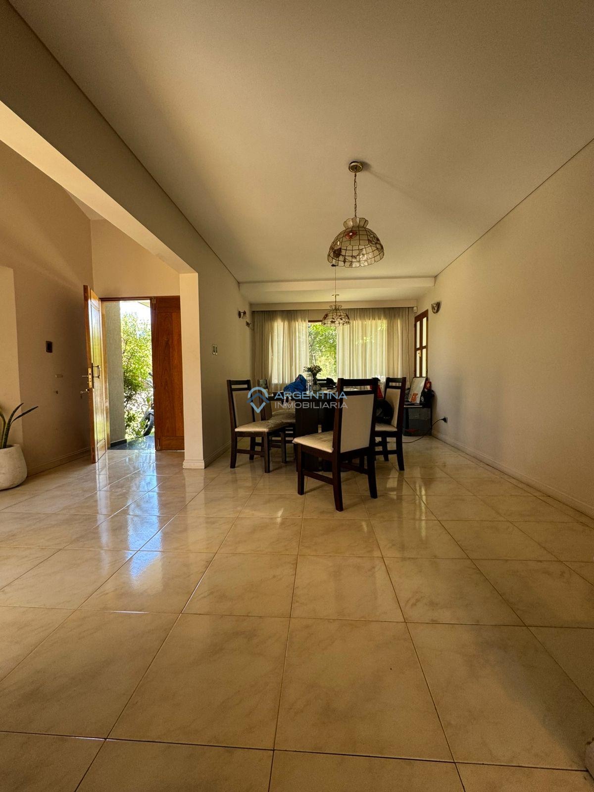 Casa en venta c/ cochera en San Rafael - foto 1
