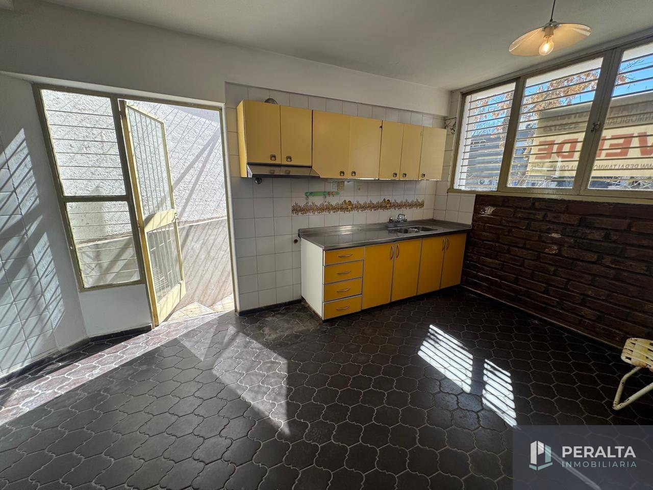 Casa en venta c/ cochera en Godoy Cruz - foto 2