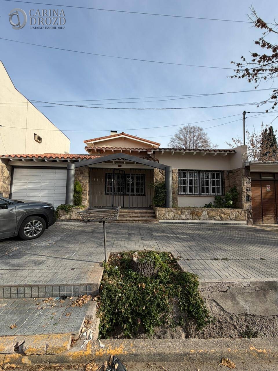 Casa en venta c/ cochera en Bombal - foto 1