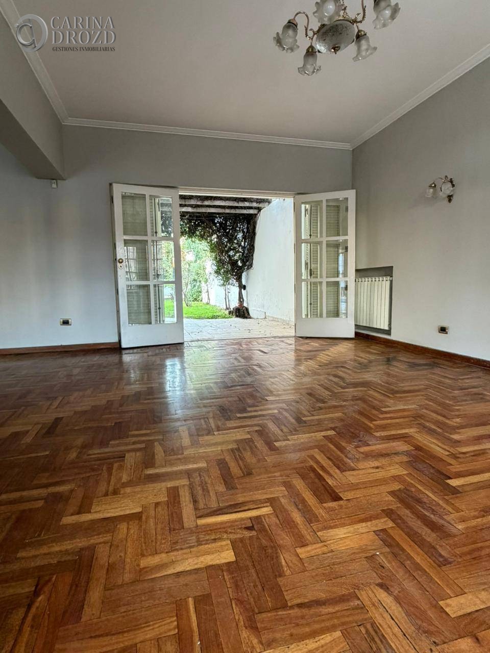 Casa en venta c/ cochera en Bombal - foto 2