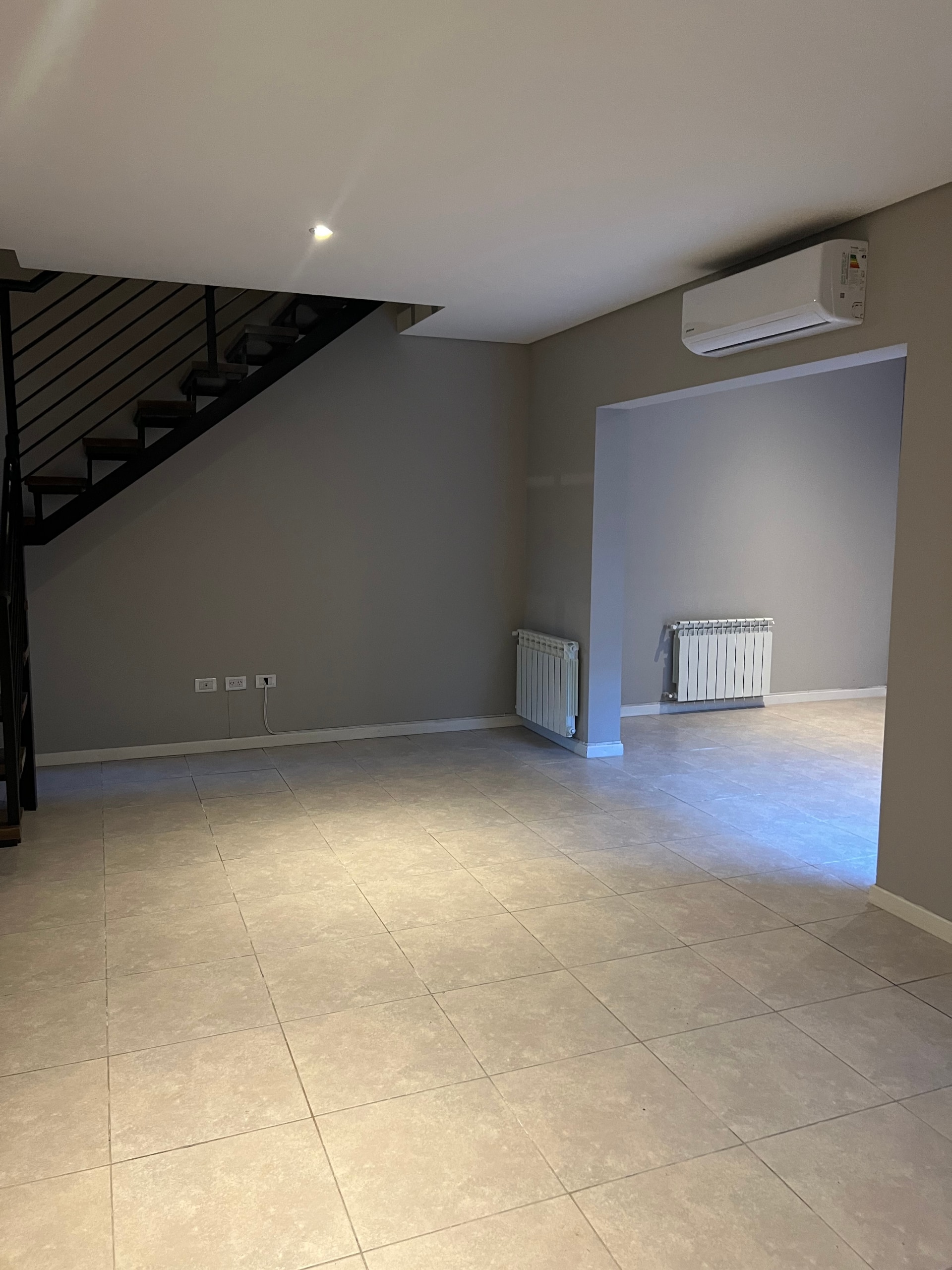 Dúplex en venta c/ cochera en Otros barrios - foto 5