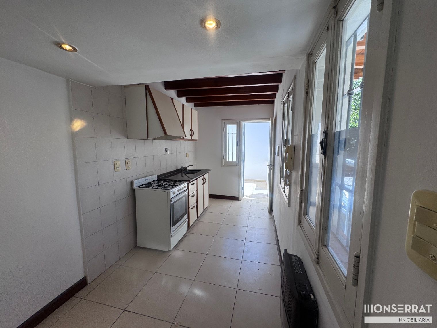 Apto crédito. Dpto. en venta, 1 dorm, patio, cochera, lavandería, en Godoy Cruz - foto 3