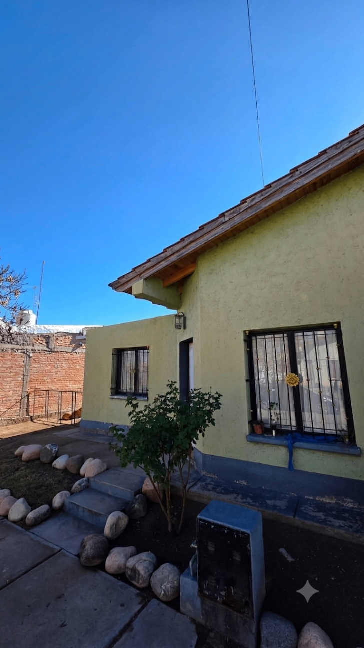Casa en venta c/ cochera en Tunuyán - foto 4