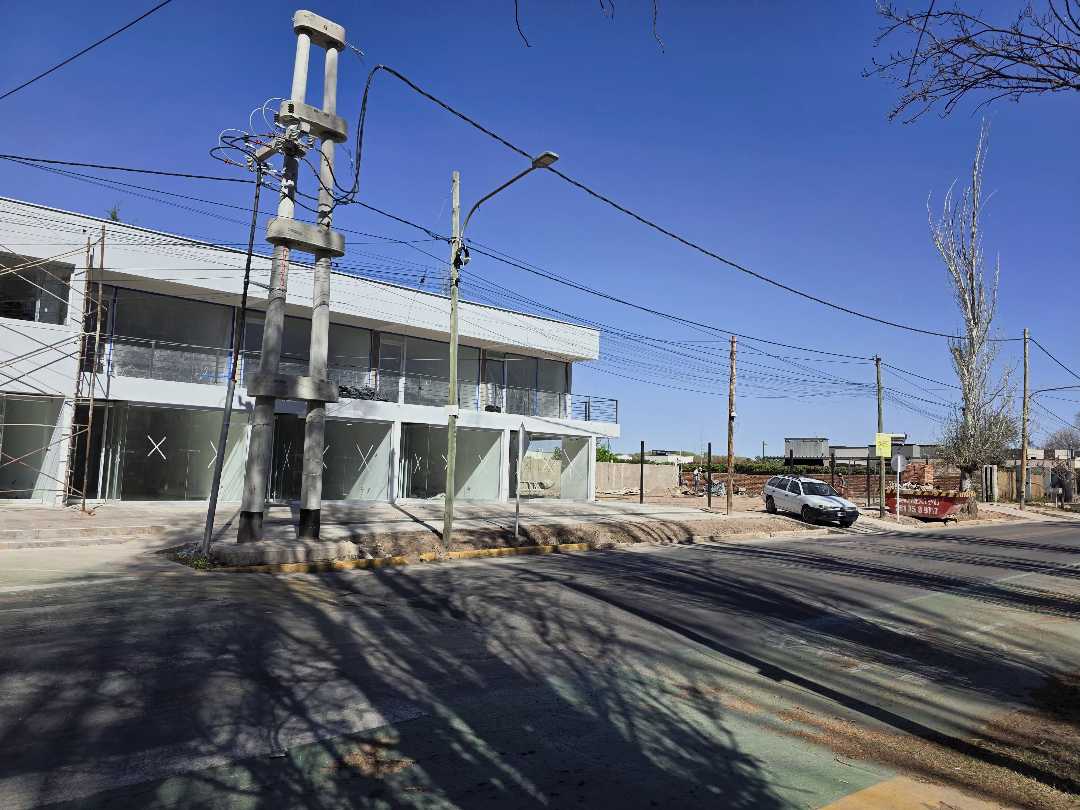 VENTA OFICINA EN CHACRAS DE CORIA· MENDOZA - foto 2