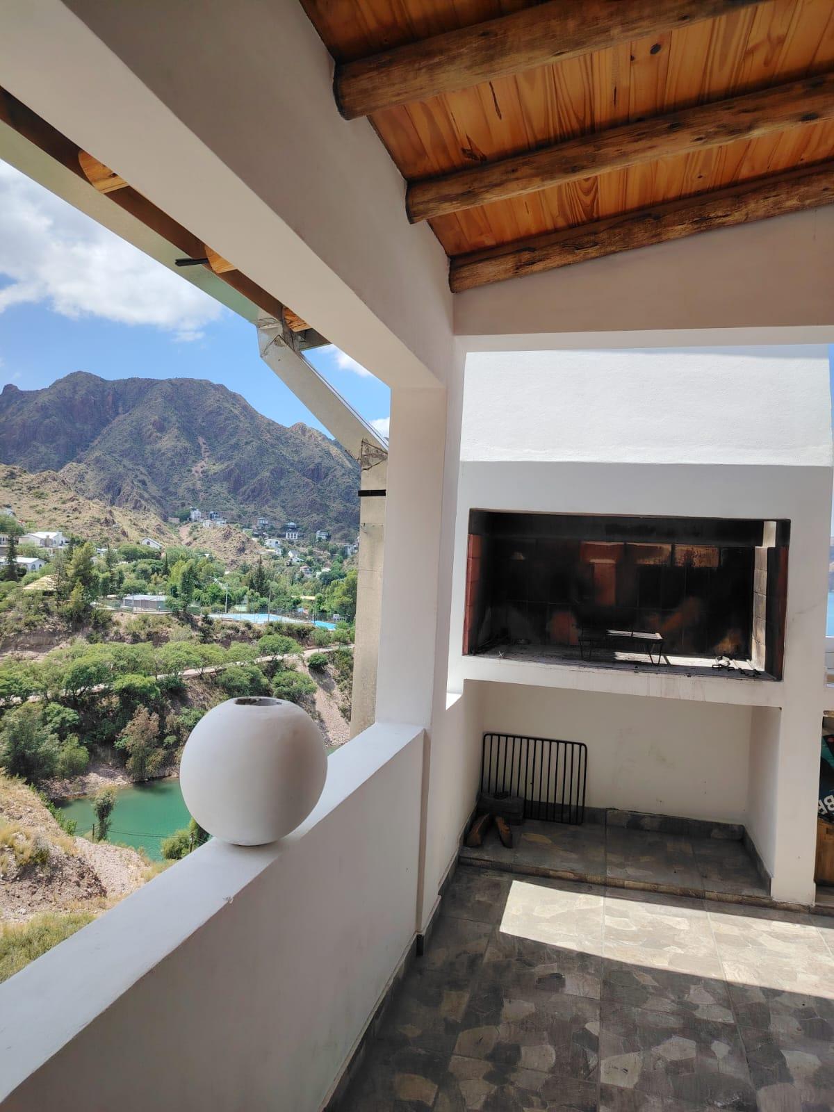 Casa en venta c/ cochera en Los Reyunos - foto 3