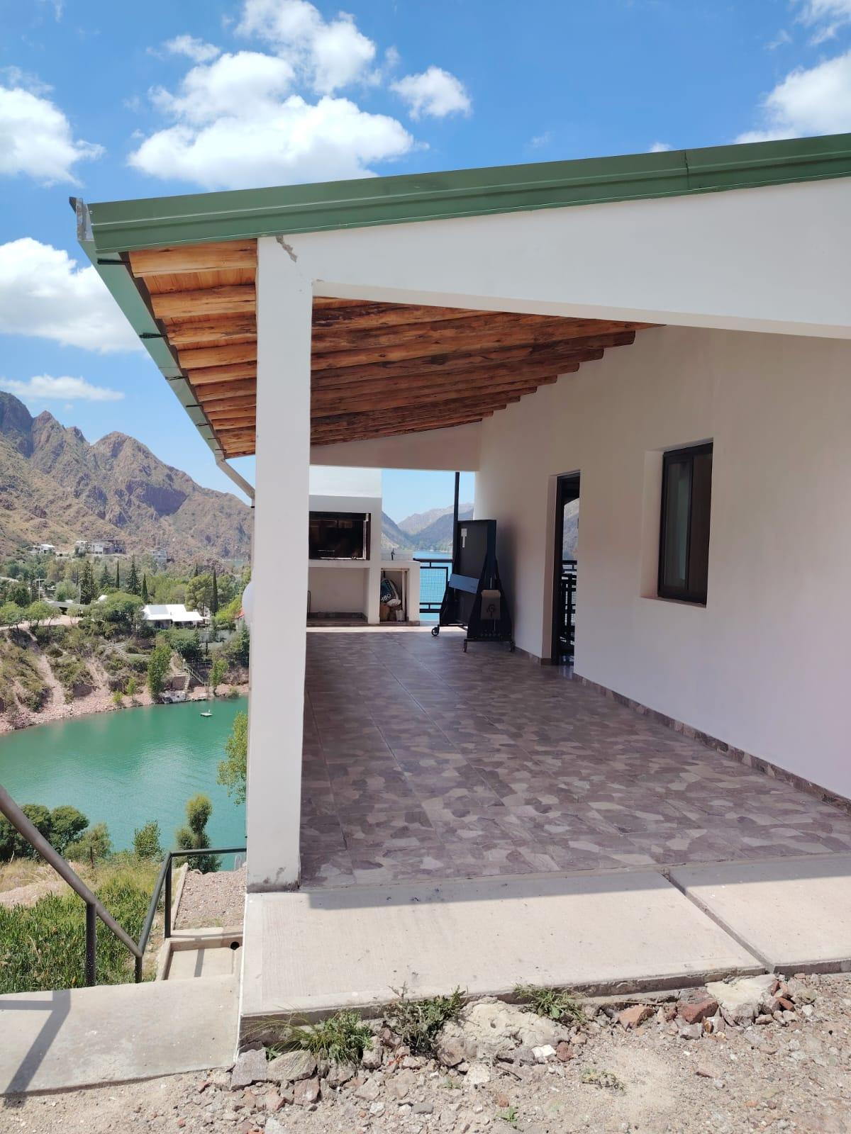 Casa en venta c/ cochera en Los Reyunos - foto 2