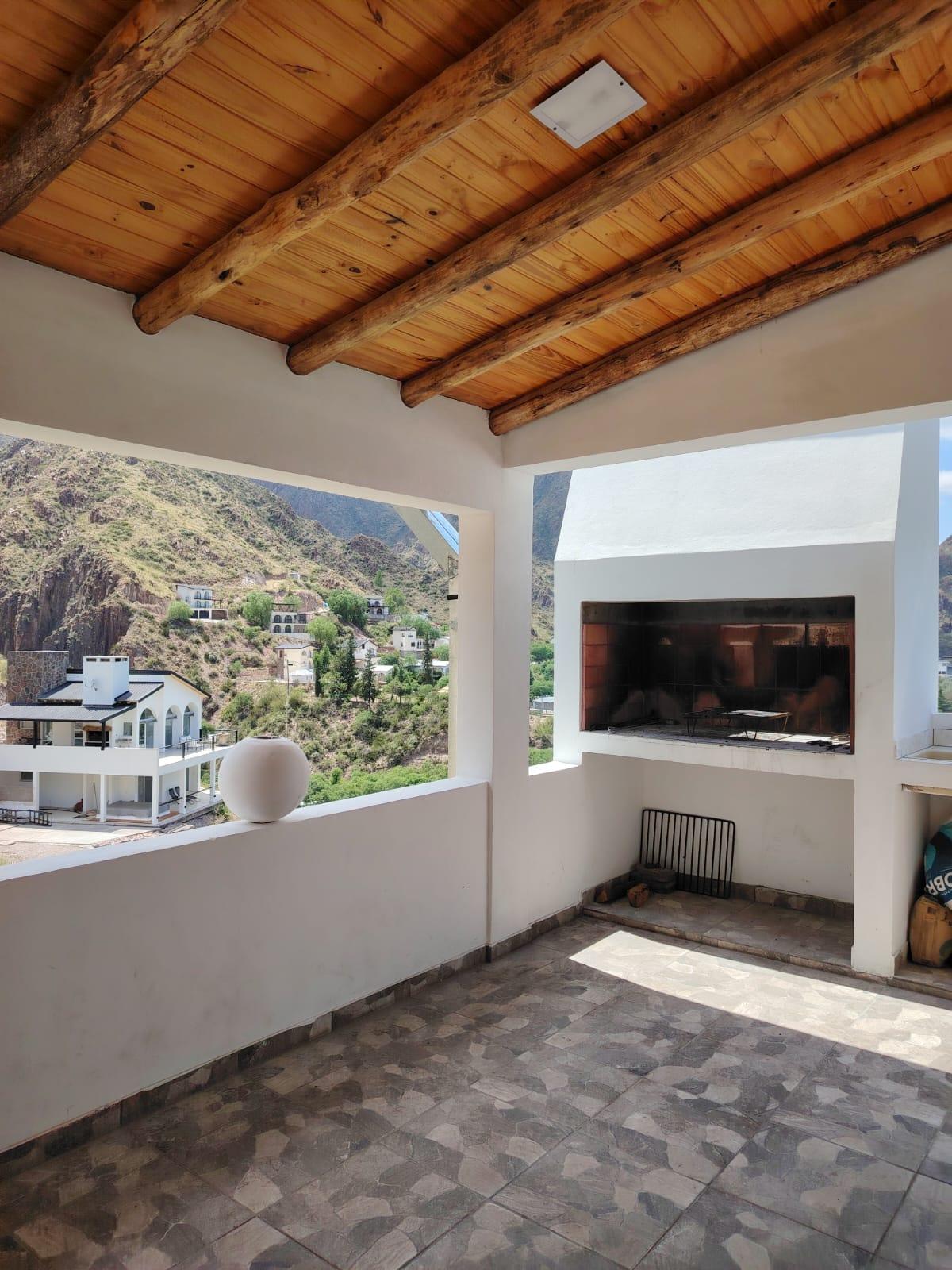 Casa en venta c/ cochera en Los Reyunos - foto 5