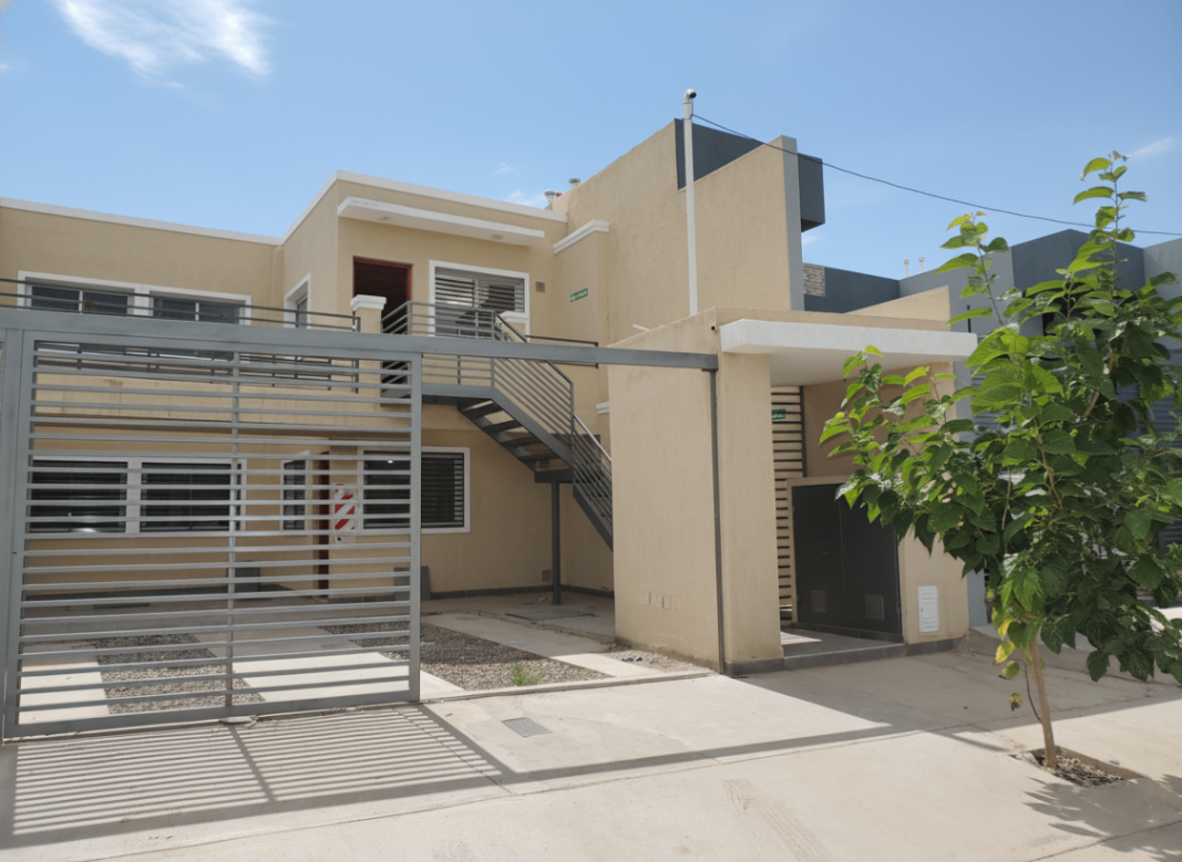 VENDO DEPTO 2 DORM + COCHERA GLLÉN - foto 1