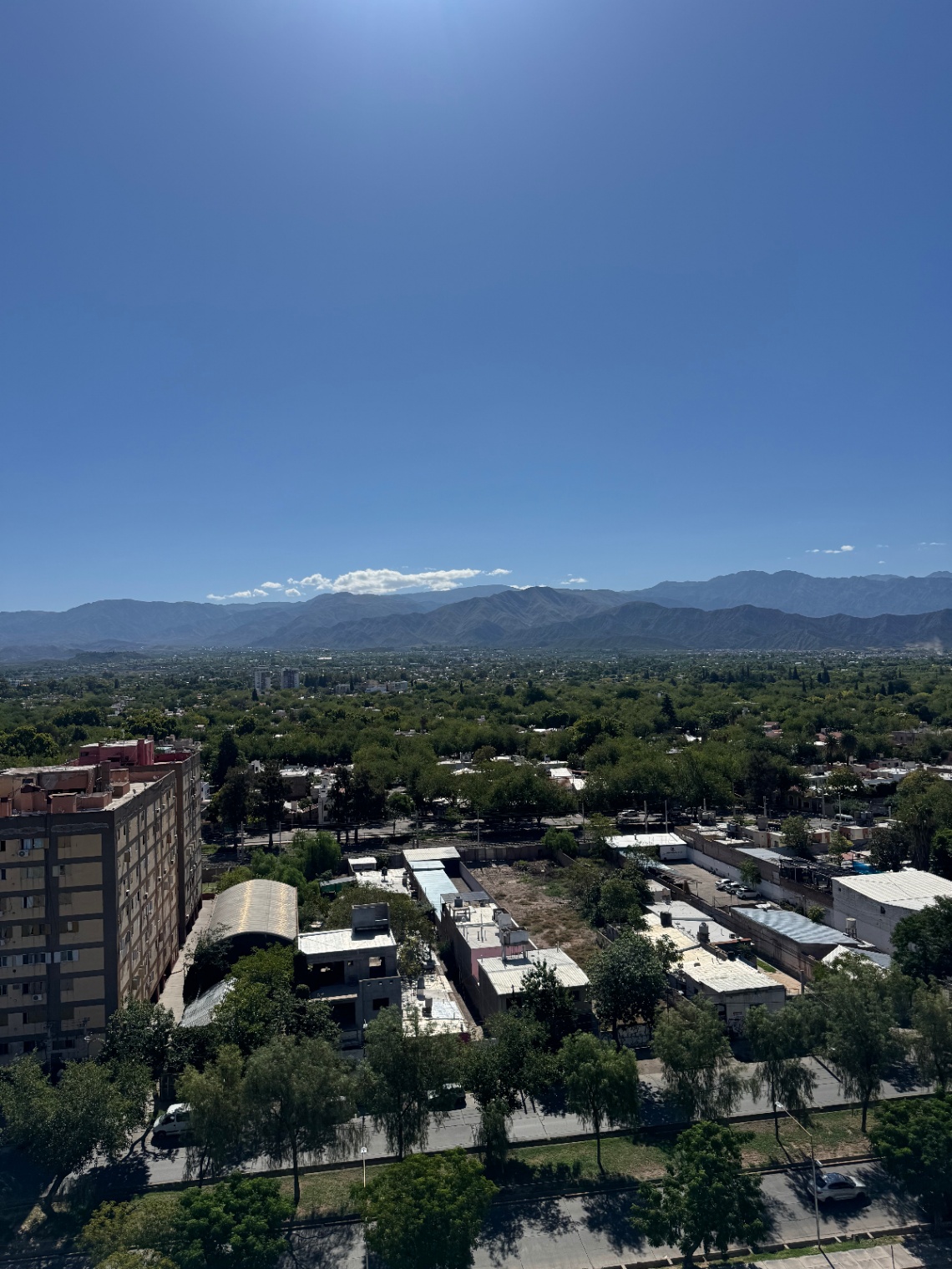 Departamento en alquiler c/ cochera en 4.ª Sección Área Fundacional - foto 4