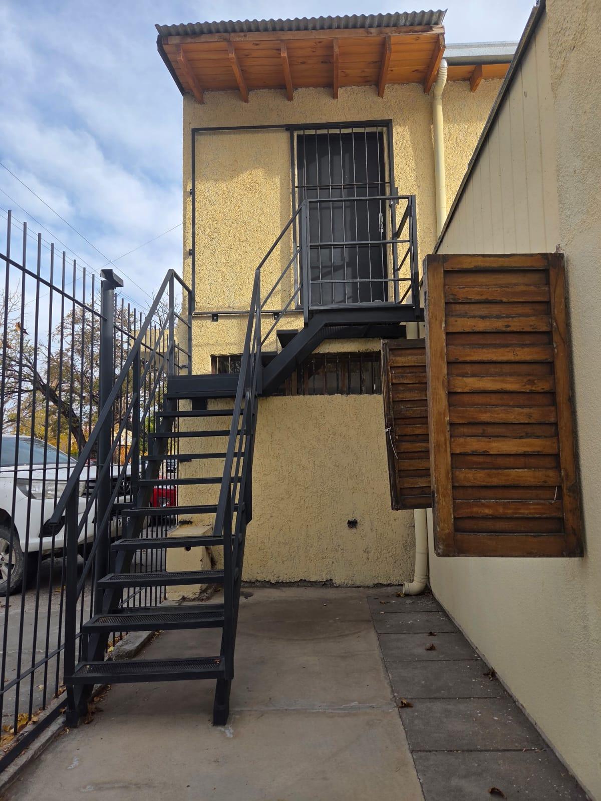 Casa en venta c/ cochera en San Rafael - foto 2