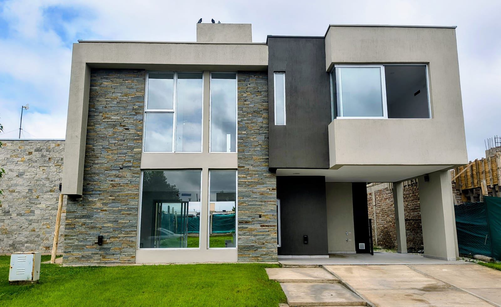 Casa en venta c/ cochera en Rodeo de la Cruz - foto 2