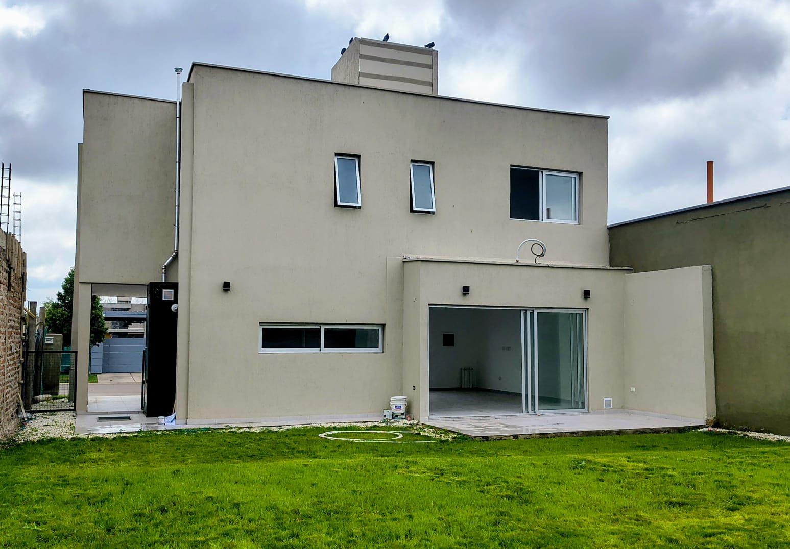 Casa en venta c/ cochera en Rodeo de la Cruz - foto 1