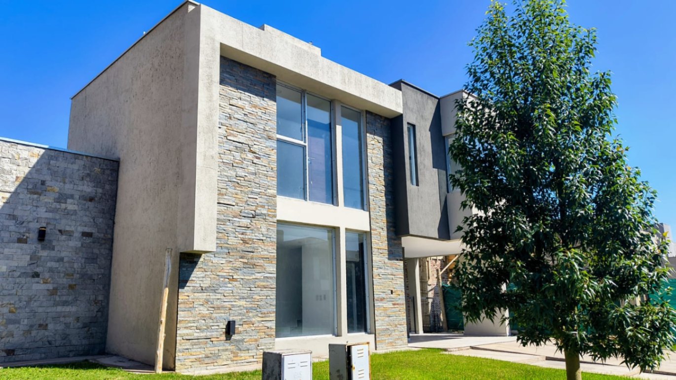 Casa en venta c/ cochera en Rodeo de la Cruz - foto 3