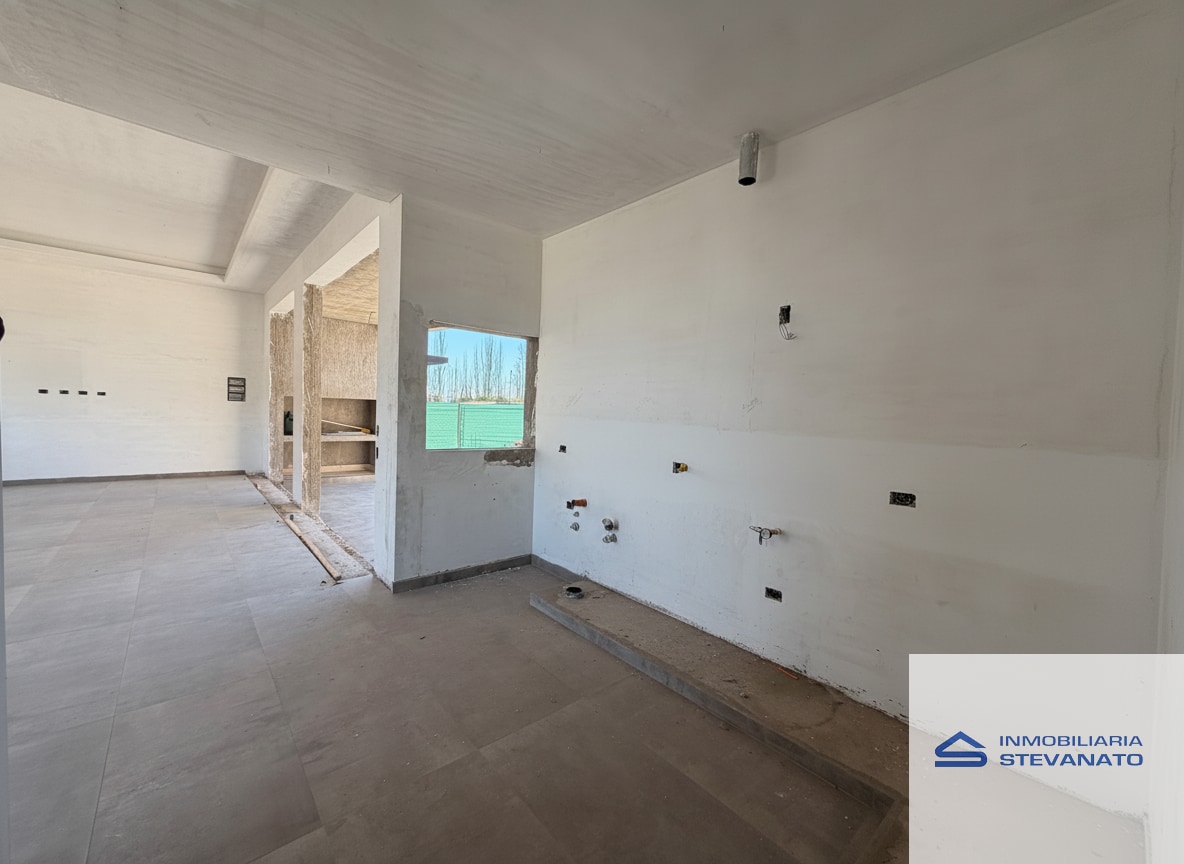 Casa en venta c/ cochera en Russell - foto 4