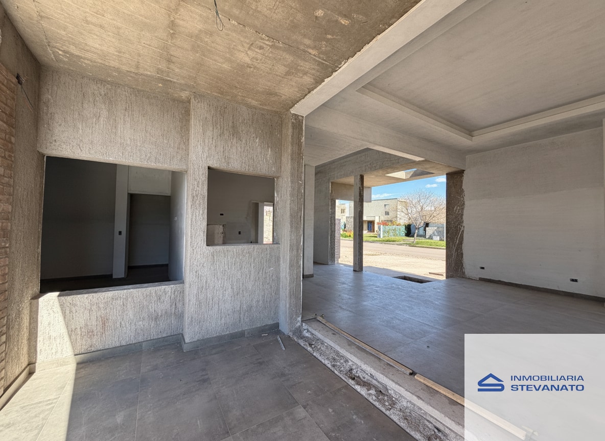 Casa en venta c/ cochera en Russell - foto 5