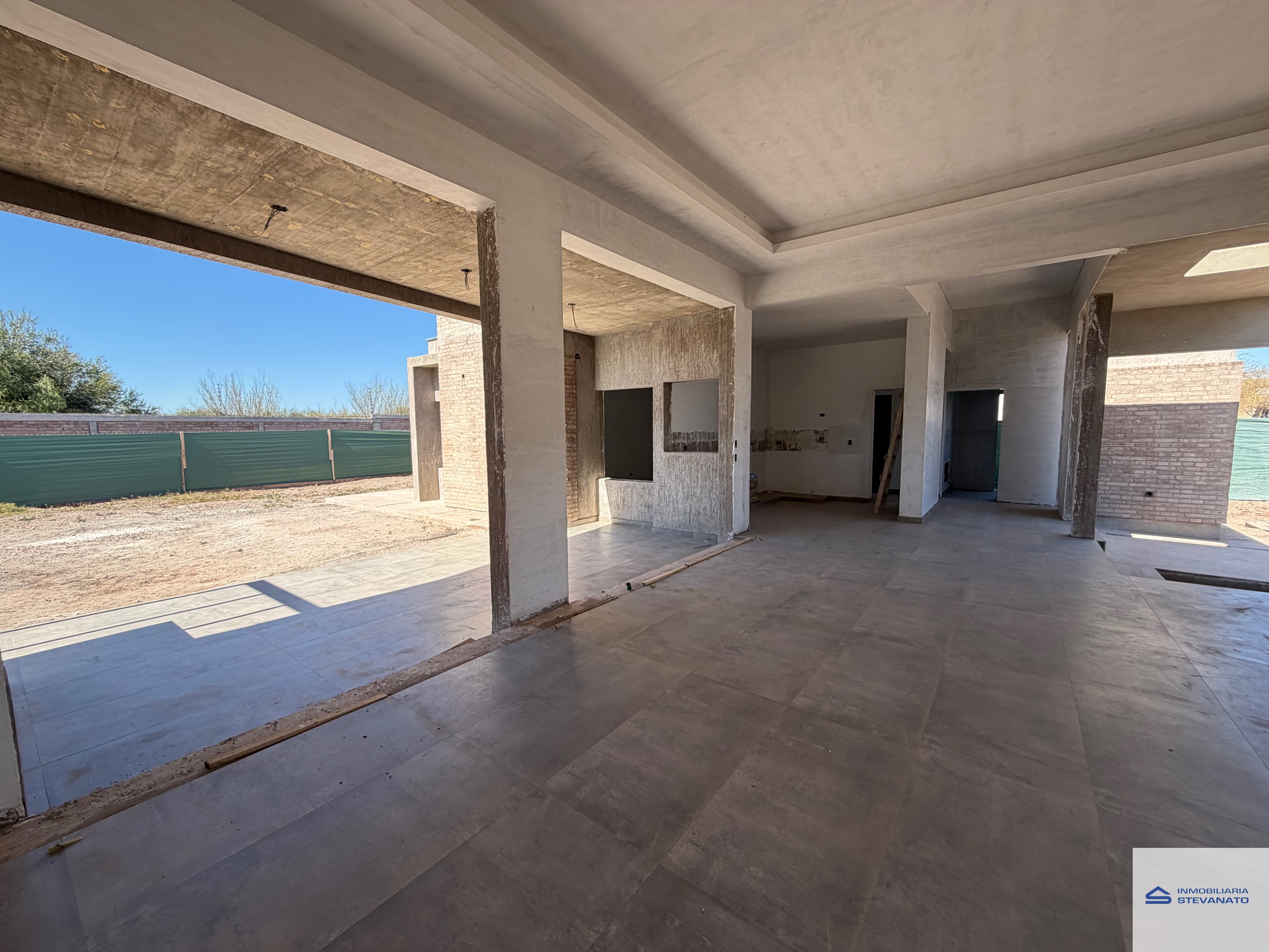 Casa en venta c/ cochera en Russell - foto 2