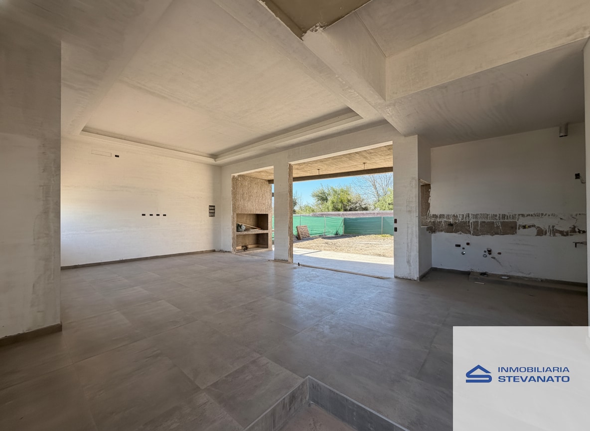 Casa en venta c/ cochera en Russell - foto 3