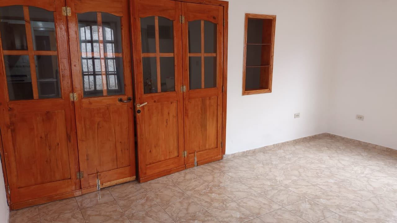Casa en venta c/ cochera en Rodeo de la Cruz - foto 4