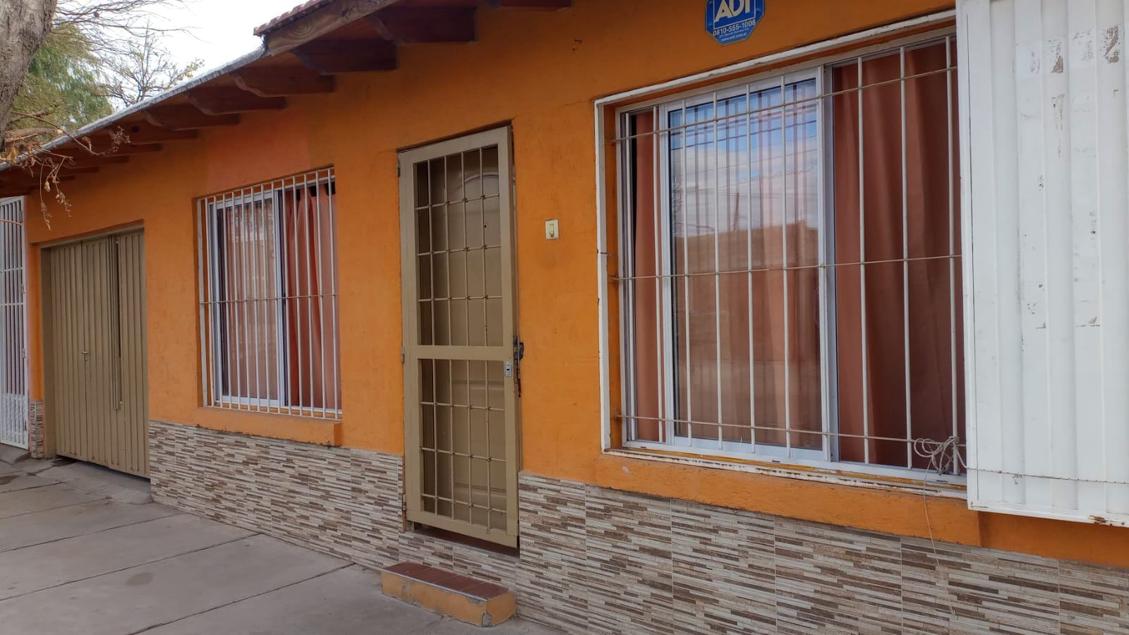 Casa en venta c/ cochera en Rodeo de la Cruz - foto 1