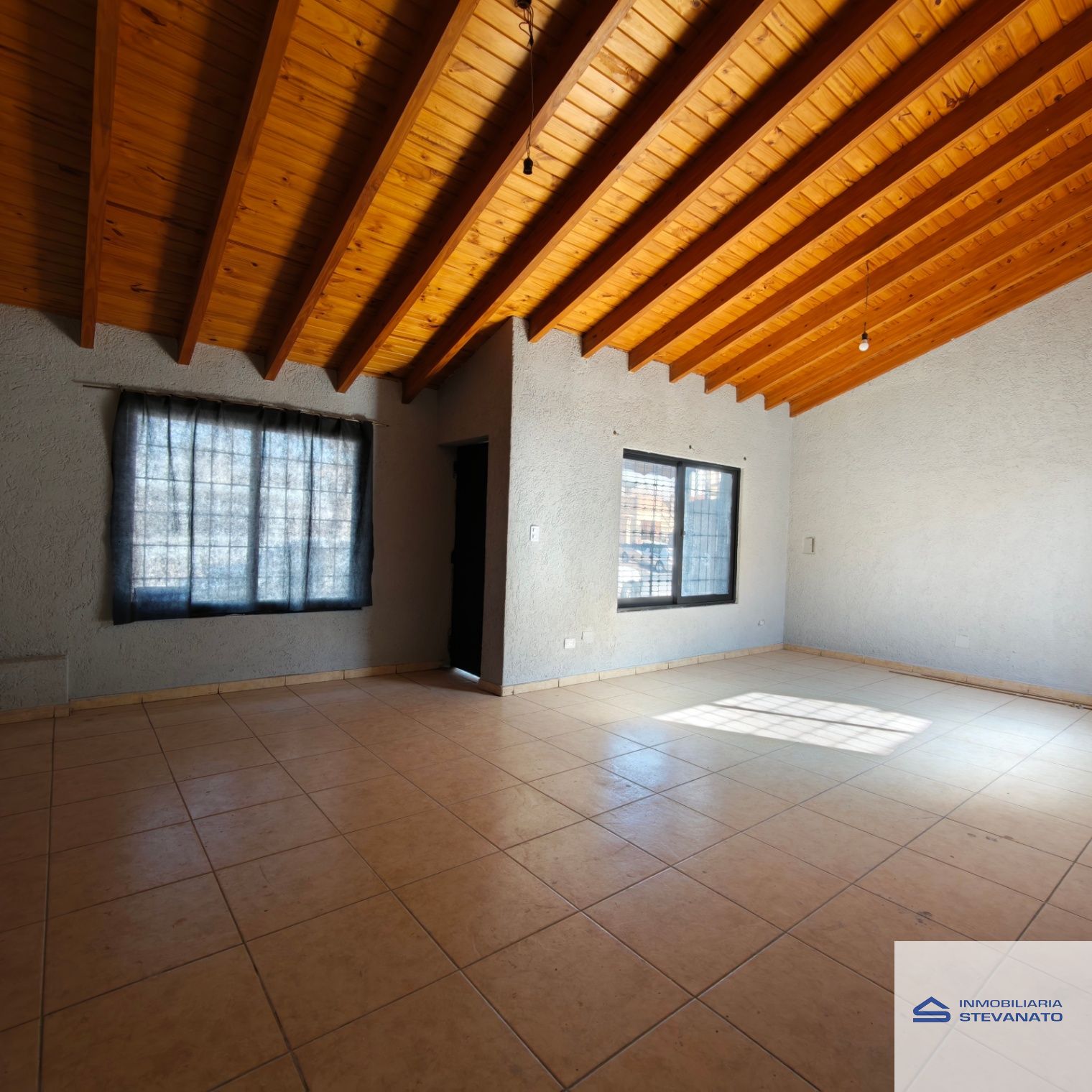 Casa en venta c/ cochera en Luzuriaga - foto 2