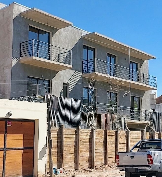 Departamento en venta c/ cochera en Godoy Cruz - foto 1