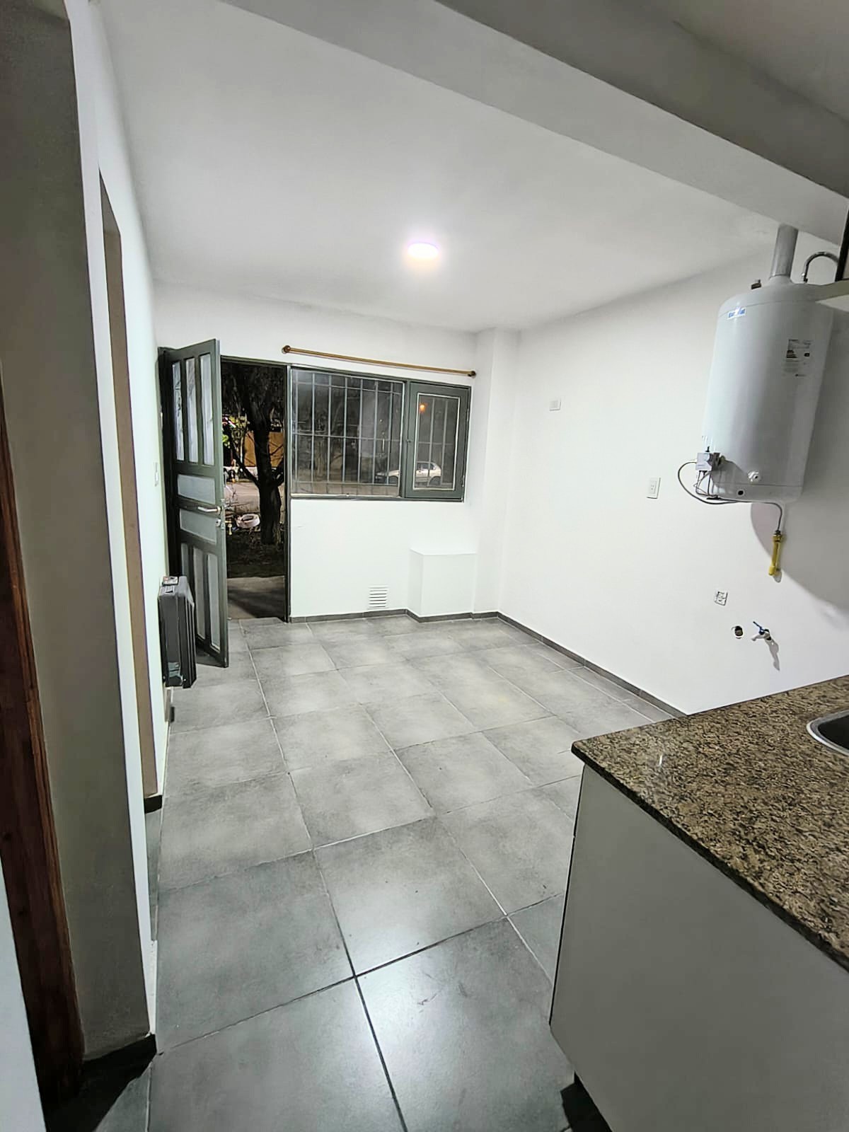 Departamento en VENTA 2 habitaciones sobre Av. Granadero , San Rafael- Mza. - foto 4