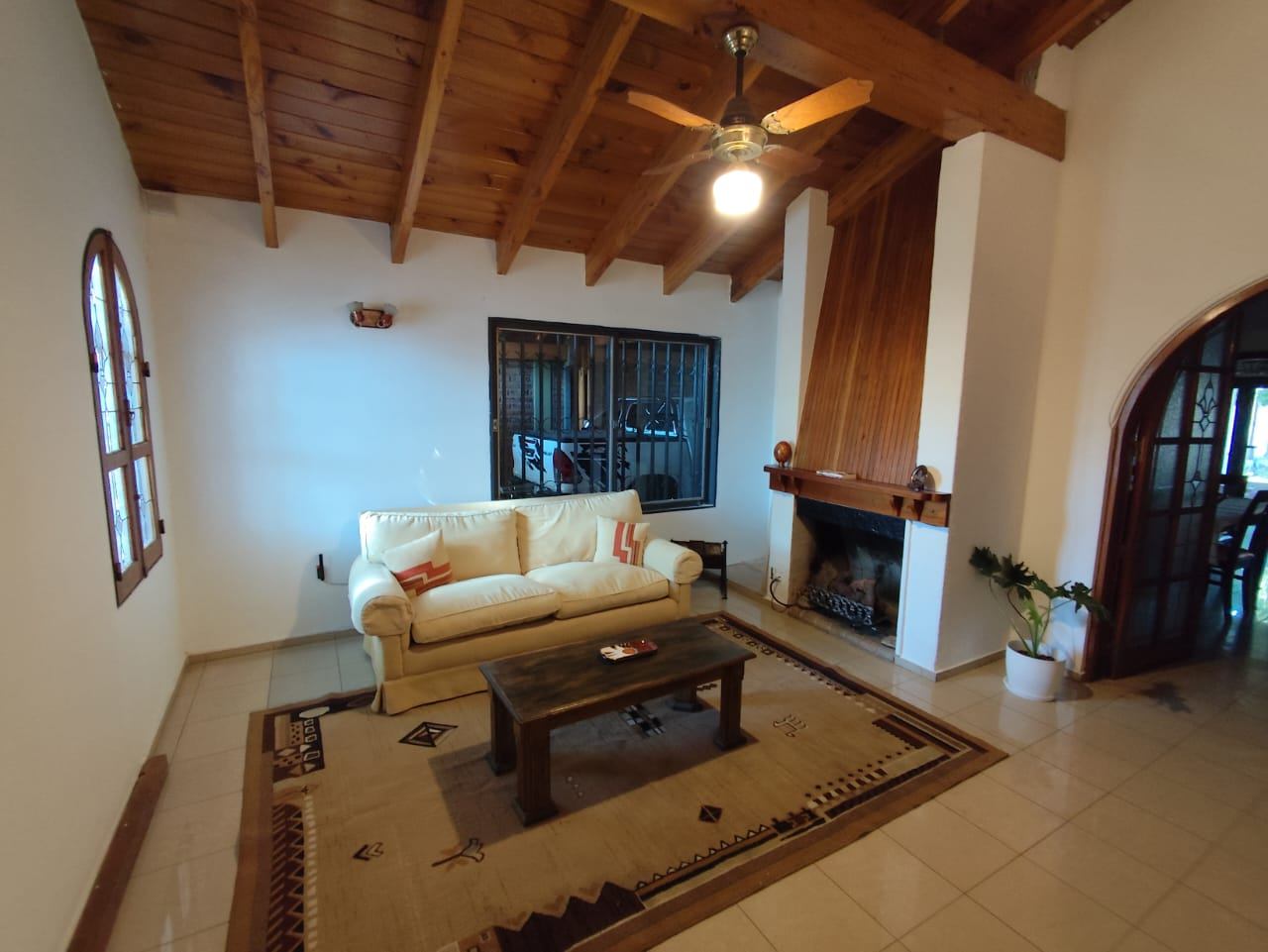 Casa en venta c/ cochera en Luján de Cuyo - foto 2