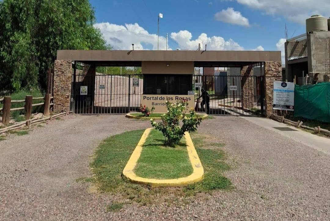 Casa en venta c/ cochera en Jesús Nazareno - foto 1