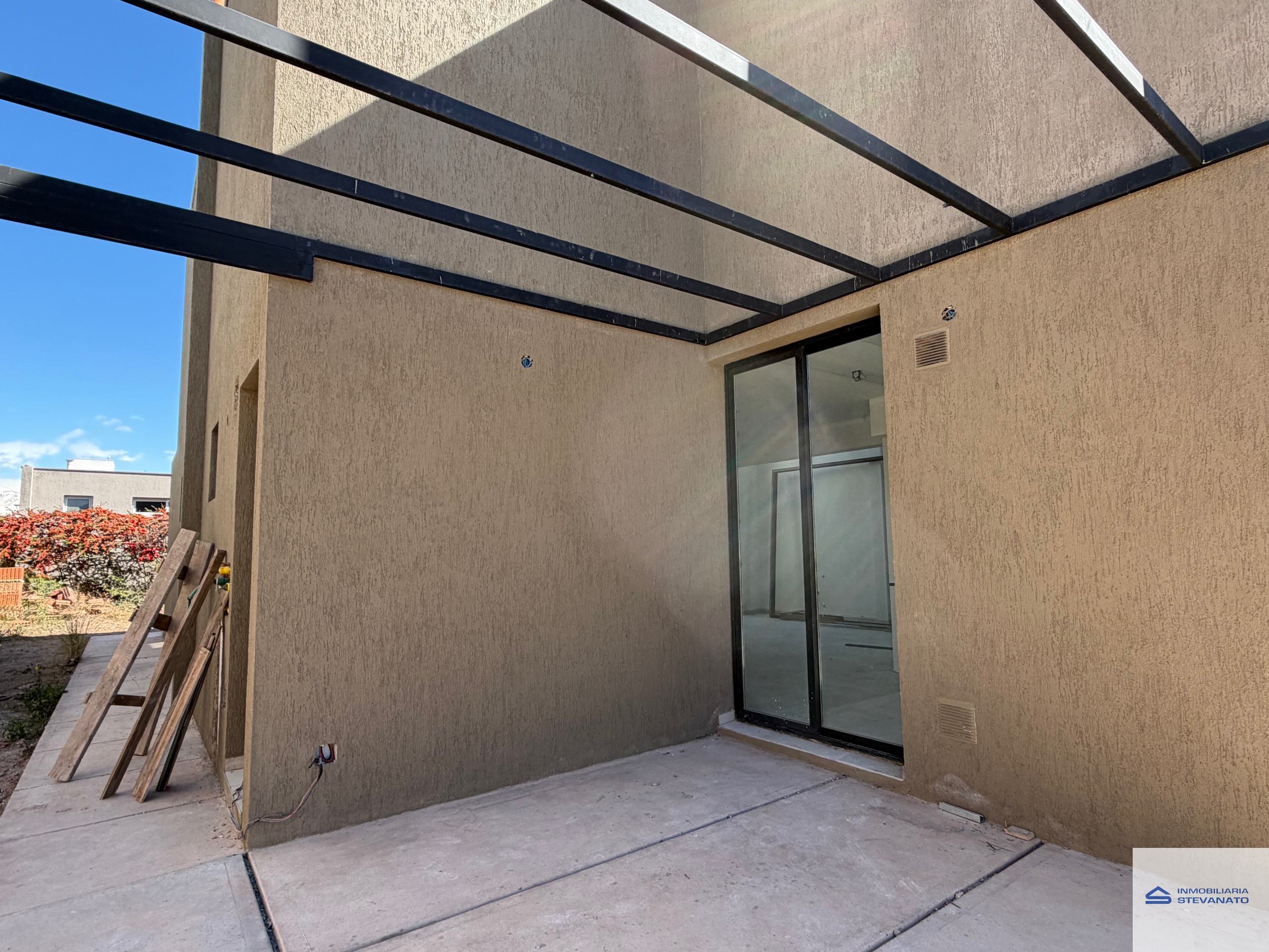 Casa en venta c/ cochera en Russell - foto 3