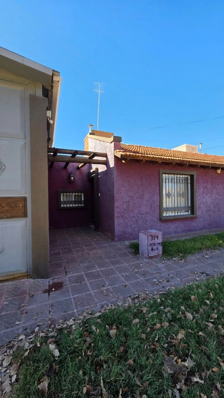 Casa en venta c/ cochera en Tunuyán - foto 4
