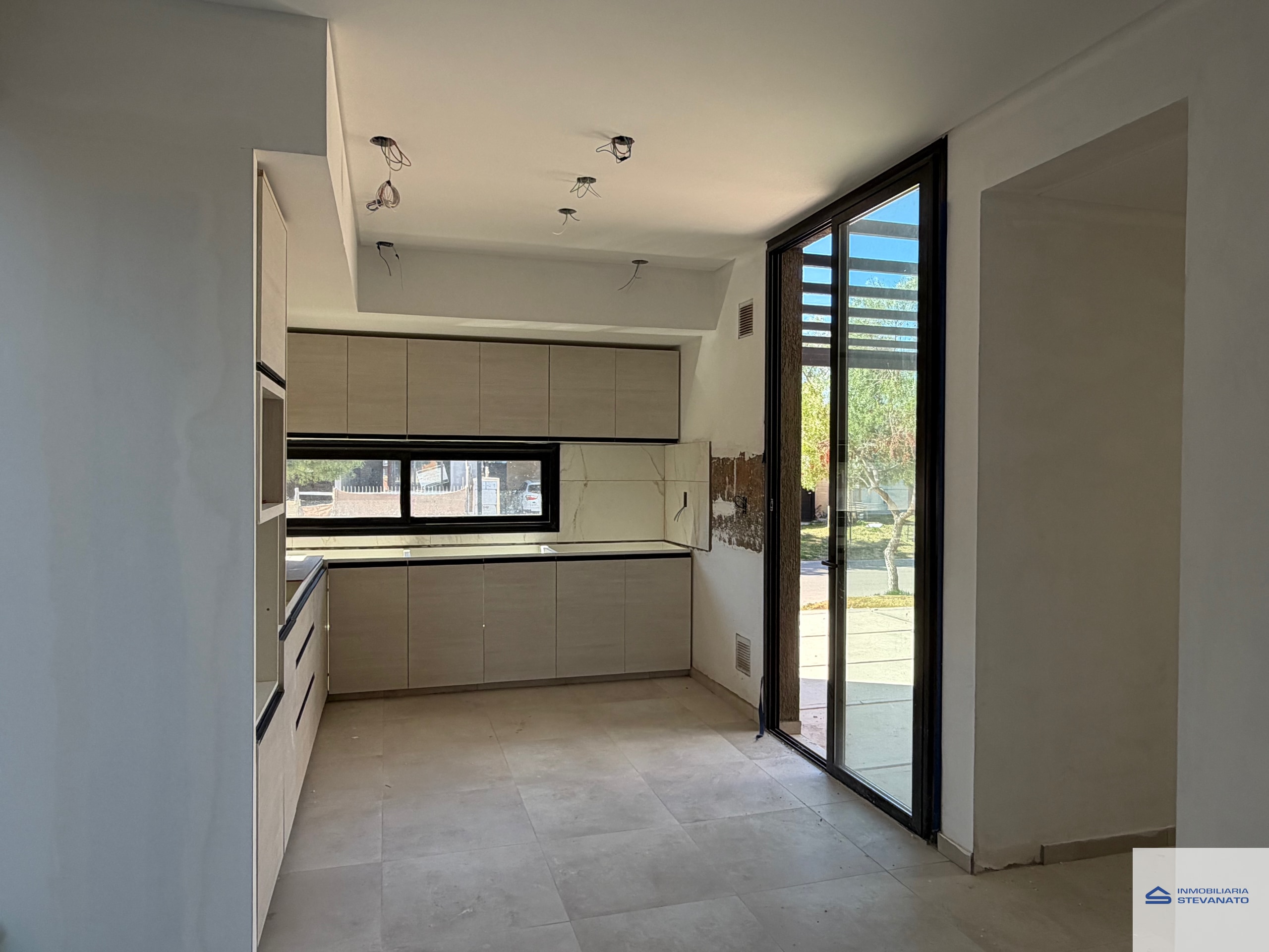 Casa en venta c/ cochera en Russell - foto 4