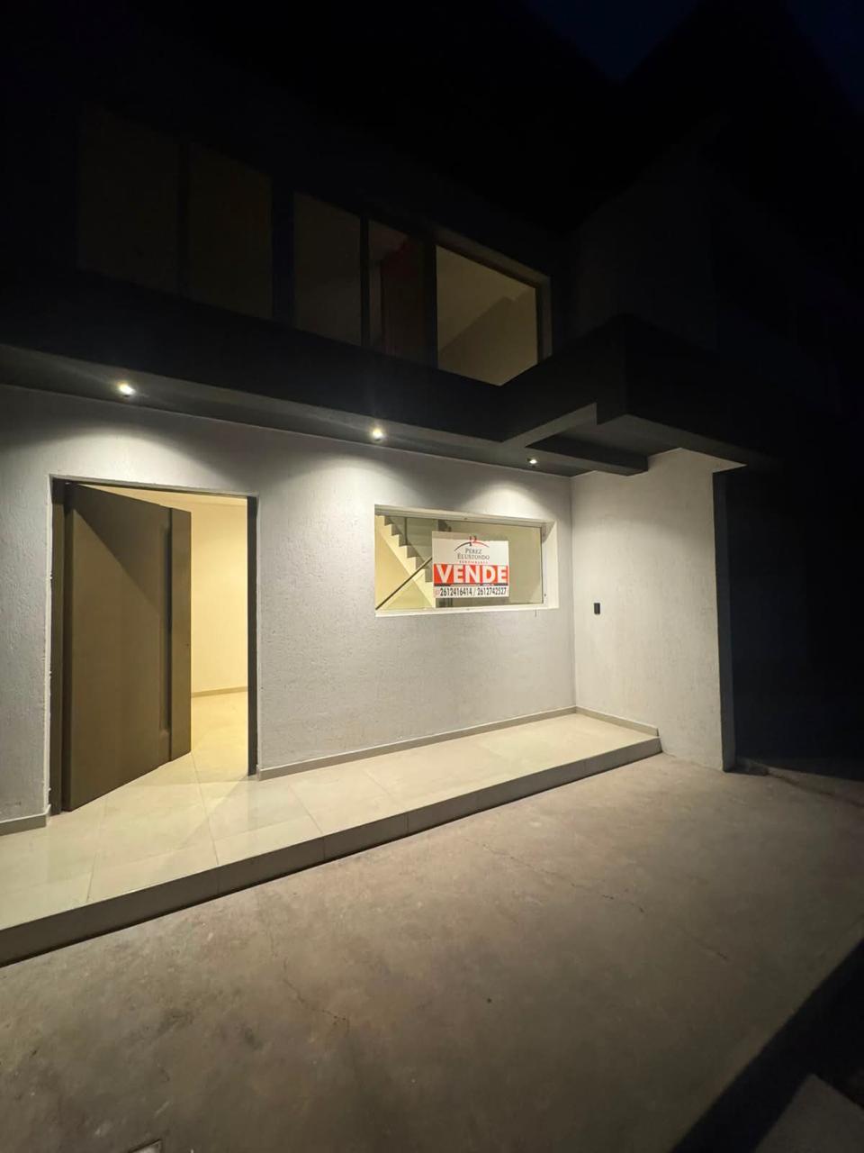 Casa en venta c/ cochera en Otros barrios - foto 1