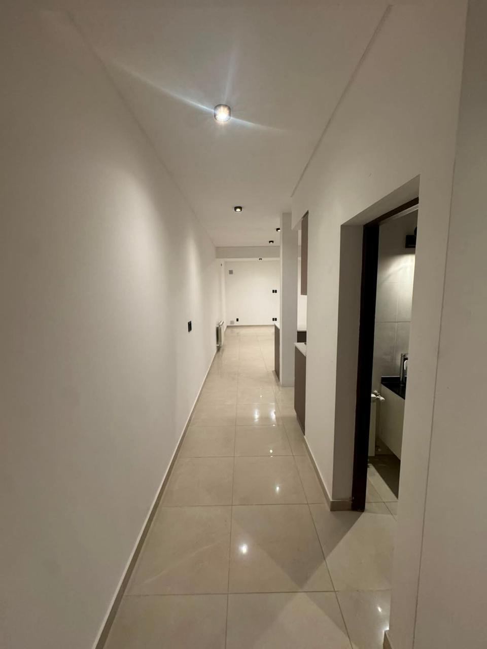 Casa en venta c/ cochera en Otros barrios - foto 4