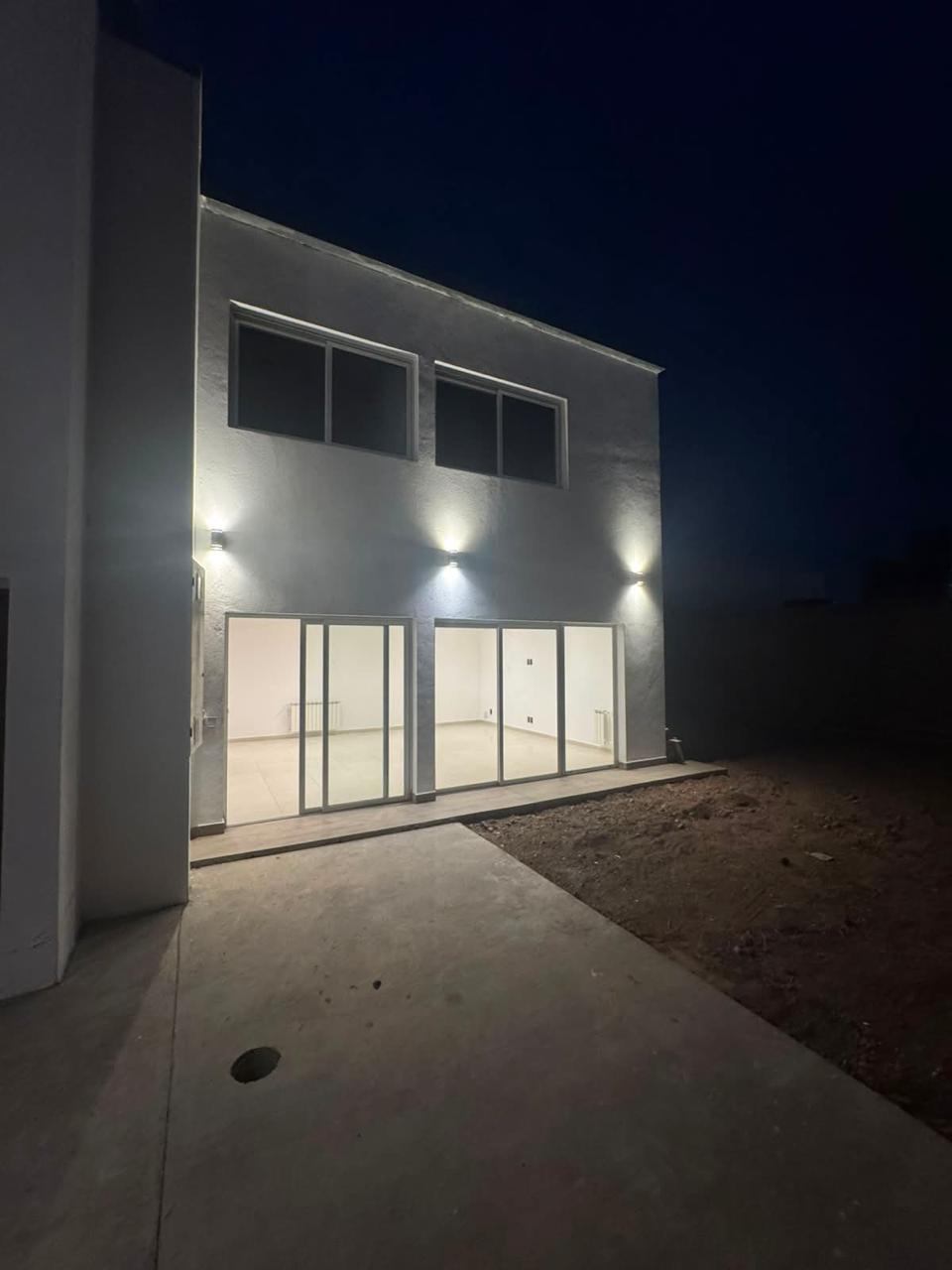 Casa en venta c/ cochera en Otros barrios - foto 3