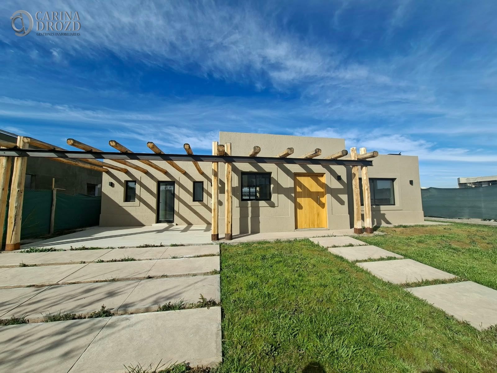 Casa en venta c/ cochera en Luján de Cuyo - foto 1