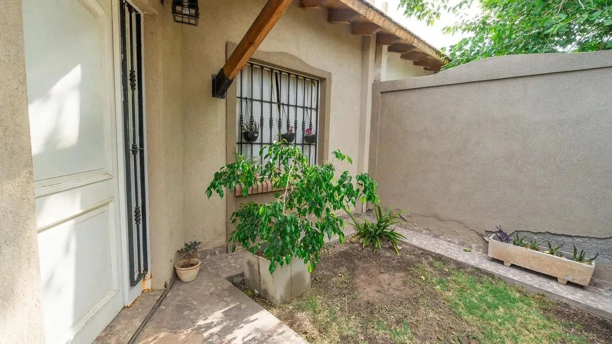Casa 139m² 3 Dormitorios Guaymallén / Seguridad / Cochera Doble - foto 2