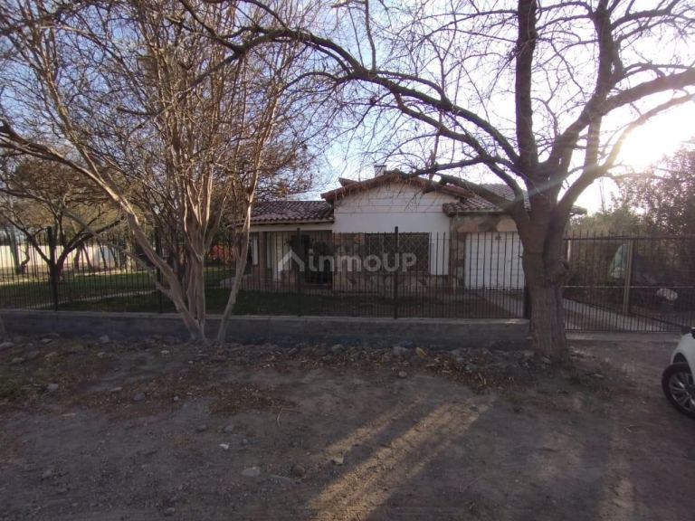 Casa en venta c/ cochera en Luján de Cuyo - foto 1