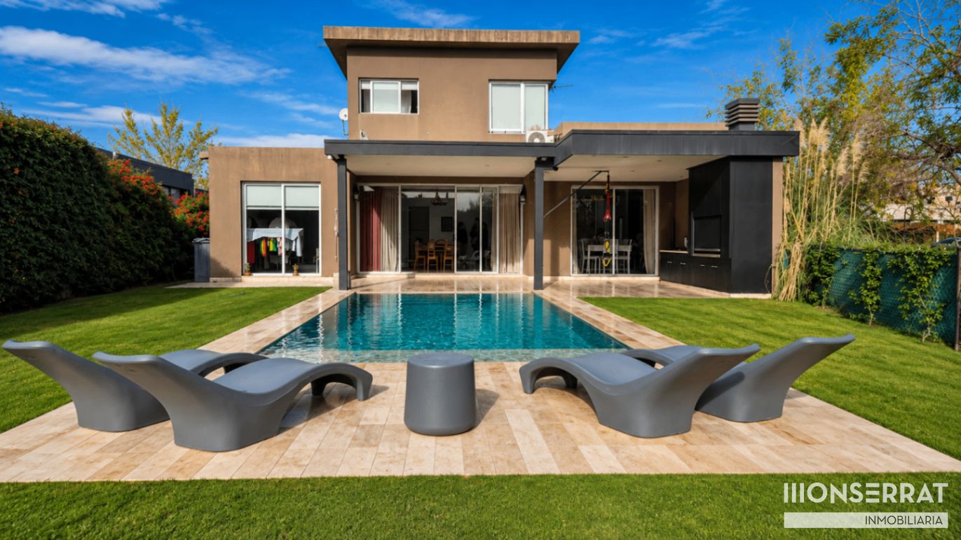 Casa en venta en Rincón de Terrada. 3 dormitorios (2 en PB) Galería. Pileta - foto 1
